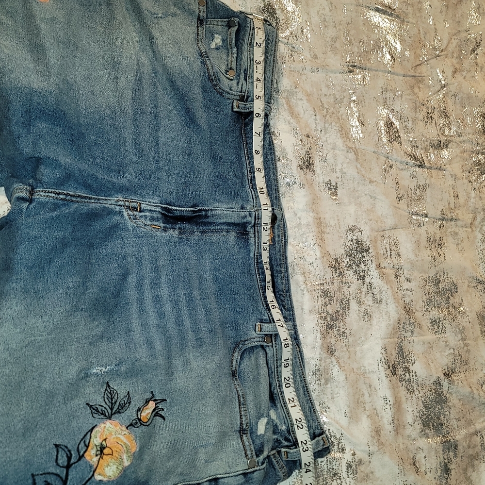 Lane Bryant Embroidered Capris - Picture 8 of 14